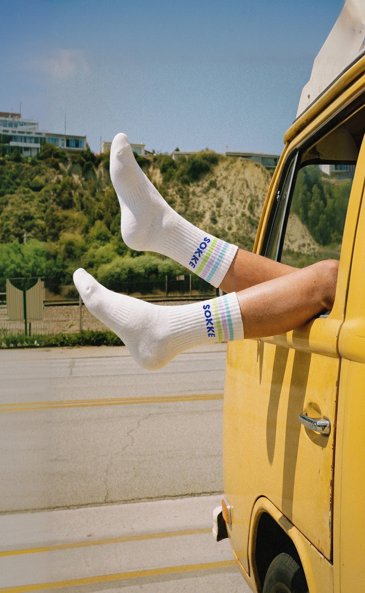 Sokke Socken, Beine aus gelbem VW Bus